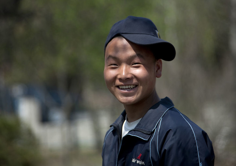 16. Модный подросток  житель, северная корея, улыбка, фотография