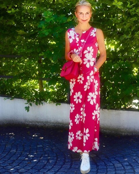 Элегантность с цветочным принтом: как быть стильной, надев платье в цветочек