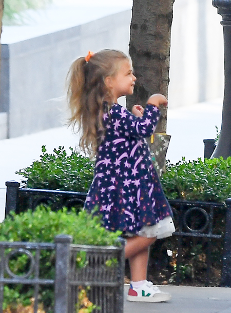 Ирина Шейк и ее дочь Лея сходили на ланч после встречи с Брэдли Купером Ирина Шейк и ее дочь Лея сходили на ланч после встречи с Брэдли Купером Мода,Стиль звезд