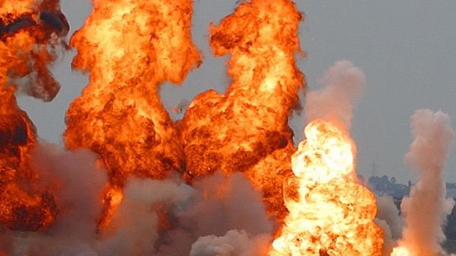 Взрывы прогремели в украинском городе Никополь