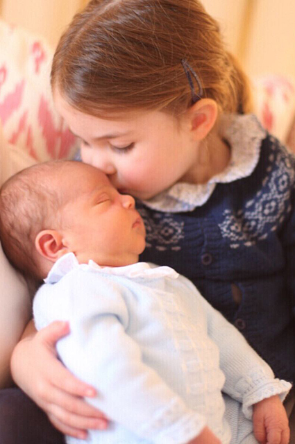 Кейт Миддлтон рассказала, что их с Уильямом дети не всегда охотно фотографируются: "Мамочка, прекрати" Монархии
