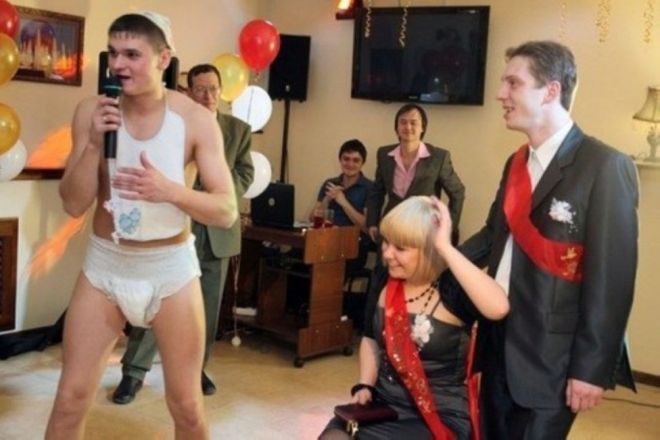 Самые «отвязные» конкурсы на свадьбе: 25 фото, за которые всем стыдно Самые «отвязные» конкурсы на свадьбе: 25 фото, за которые всем стыдно