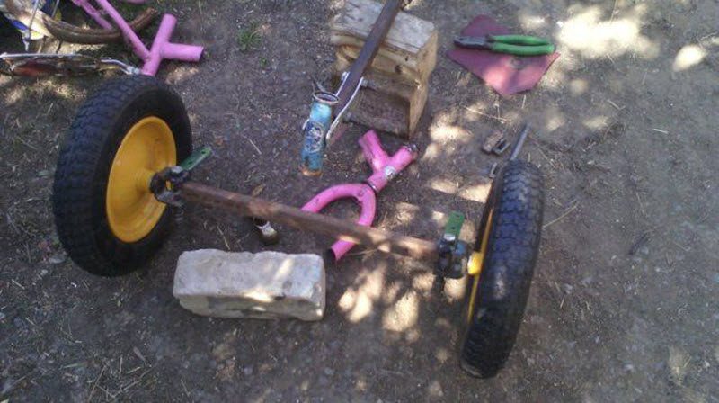 Веломобиль-самоделка от бати с прямыми руками Веломобиль-самоделка от бати с прямыми руками авто,авто и мото,автоновости,самоделка