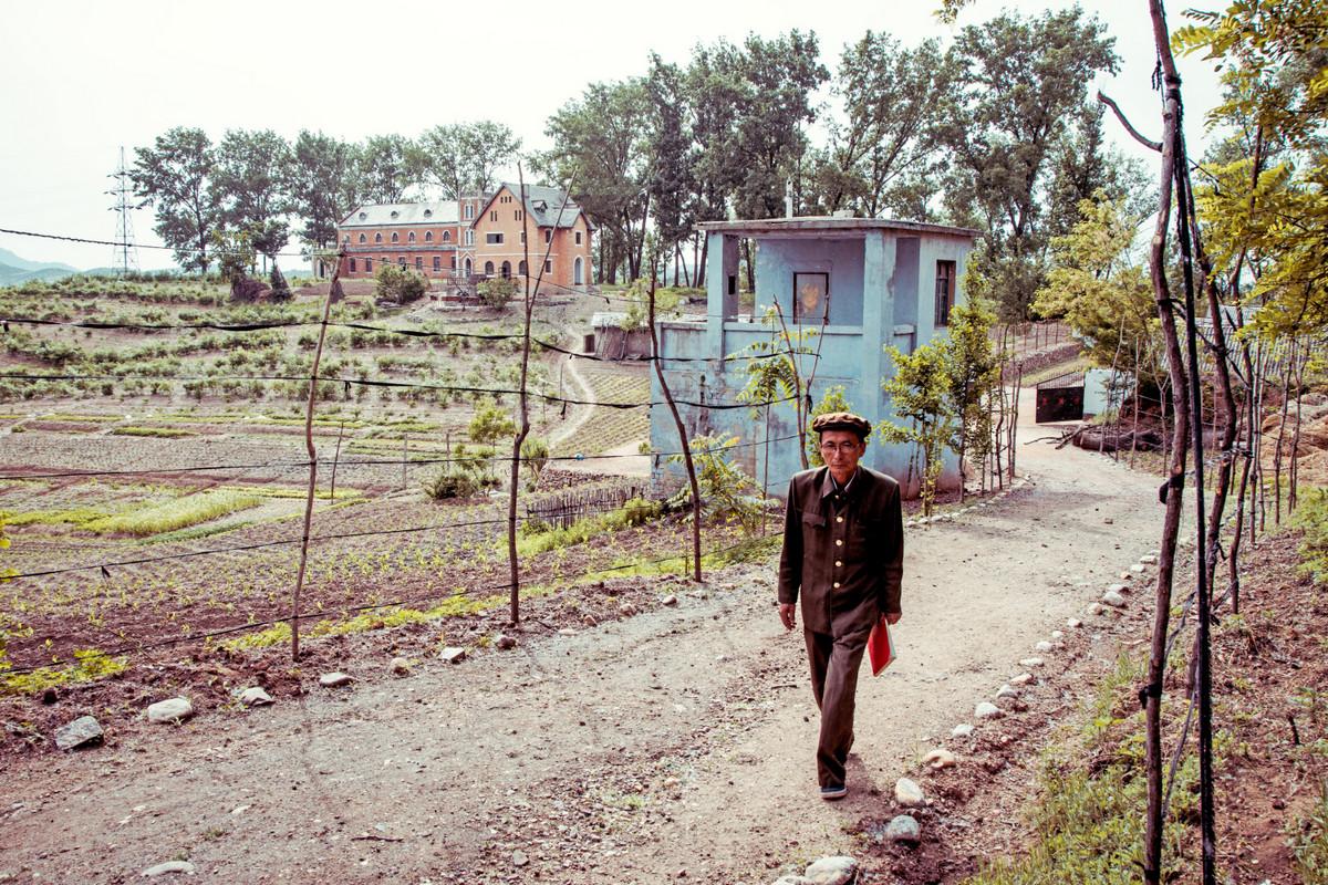 «Чосон» Дениса Давыденко: объективная нереальность из Северной Кореи «Чосон» Дениса Давыденко: объективная нереальность из Северной Кореи