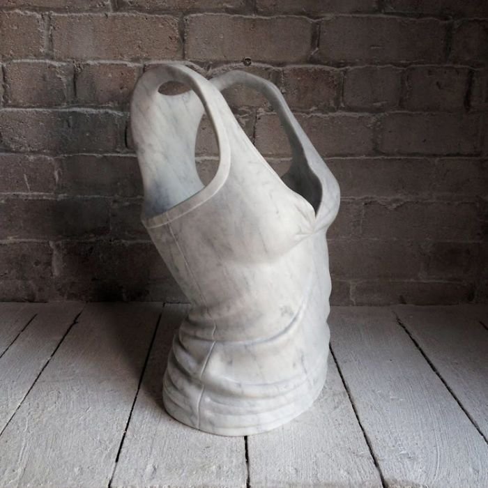 Реалистично выглядящие скульптуры Аласдера Томсона, созданные из мрамора Аласдер Томсон, искусство, мрамор, одежда, скульптура, художник