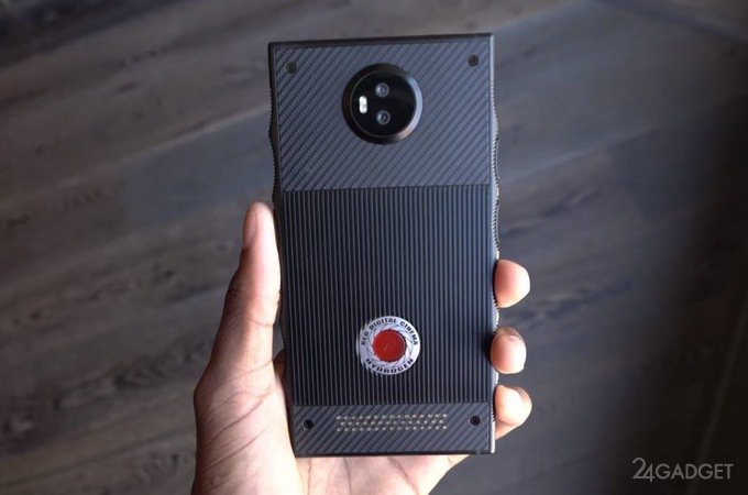 Red Hydrogen One выдержал огонь и жестокое обращение (видео)