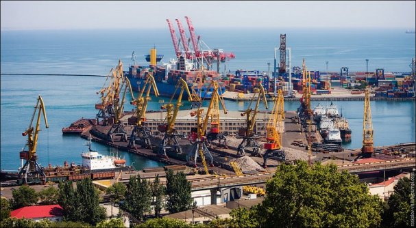 Корабль под флагом РФ вошел в порт Одессы и поставил на уши украинских силовиков 