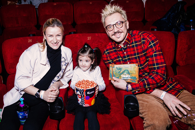 Марина Александрова с мужем, Светлана Иванова, дети Филиппа Киркорова и другие на премьере анимационного фильма Марина Александрова с мужем, Светлана Иванова, дети Филиппа Киркорова и другие на премьере анимационного фильма Светская жизнь