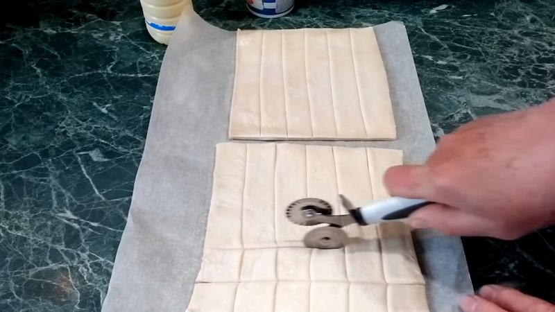 печенье из слоеного теста с начинкой