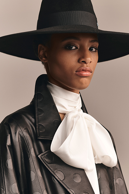 Баухаус, power dressing от Зендаи и гардероб путешественниц: смотрим новые осенние лукбуки Лукбук