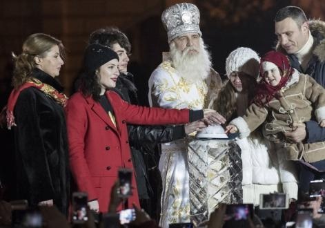 Порошенко послал на открытие главной елки Украины свою жену