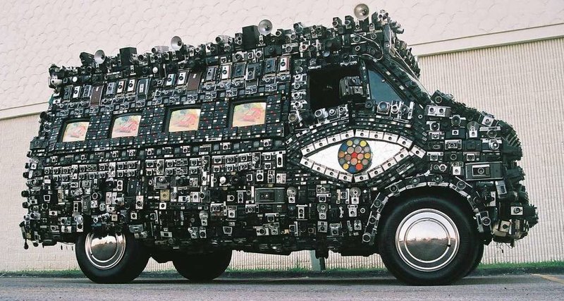 Camera Van: автомобиль из фотоаппаратов