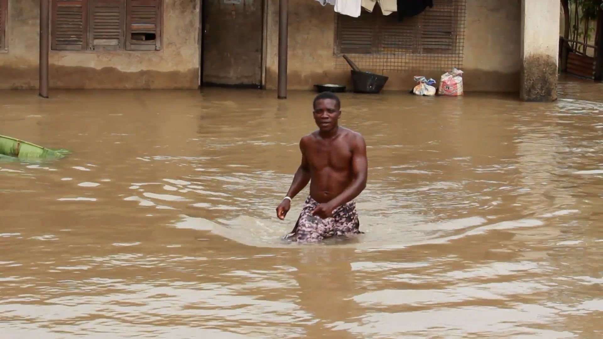 Вспышка холеры началась в Нигерии после наводнения и заражения воды Видео,Репортажи,ФАН-ТВ