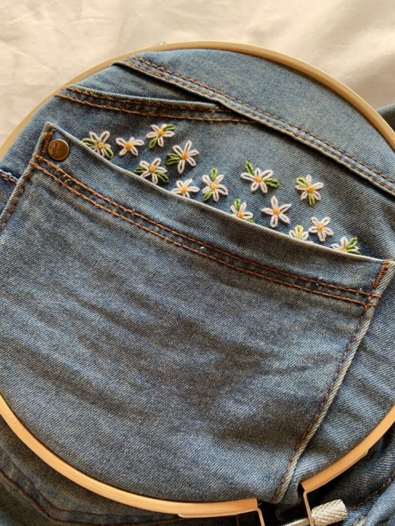 Интересные варианты вышивки по джинсовой ткани, которые сделают вашу вещь уникальной вышивка на ткани,женские хобби,мастерство,рукоделие,своими руками