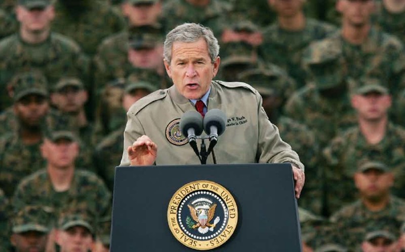 13. Джордж Буш - младший (2001 - 2009) — "Дубьё" и его дорогие войны история, президенты сша