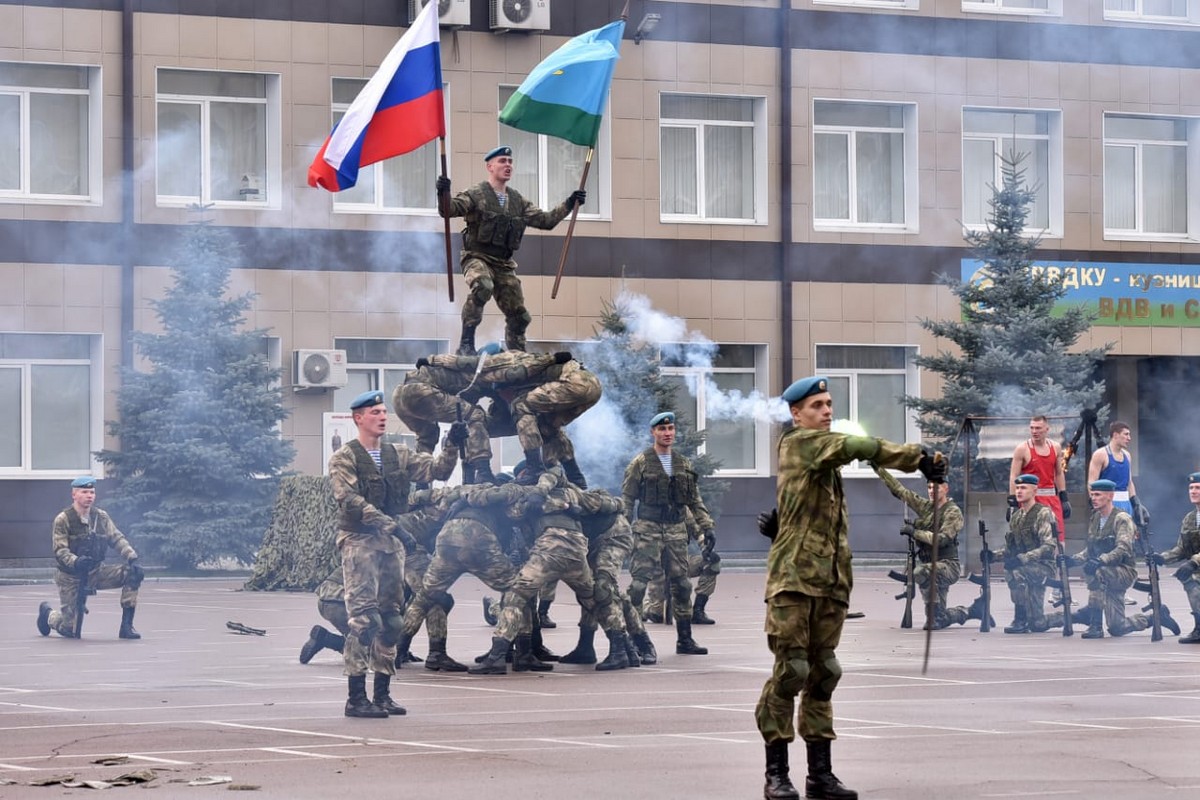 Армейская 74. Площадь Маргелова Рязань. Рязанское Гвардейское высшее воздушно-десантное командное училище. Воздушно десантное училище имени Маргелова. Рязань ВДВ училище.