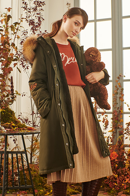 Баухаус, power dressing от Зендаи и гардероб путешественниц: смотрим новые осенние лукбуки Лукбук