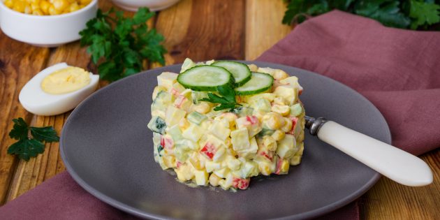 10 действительно вкусных салатов с крабовыми палочками рецепты,салаты