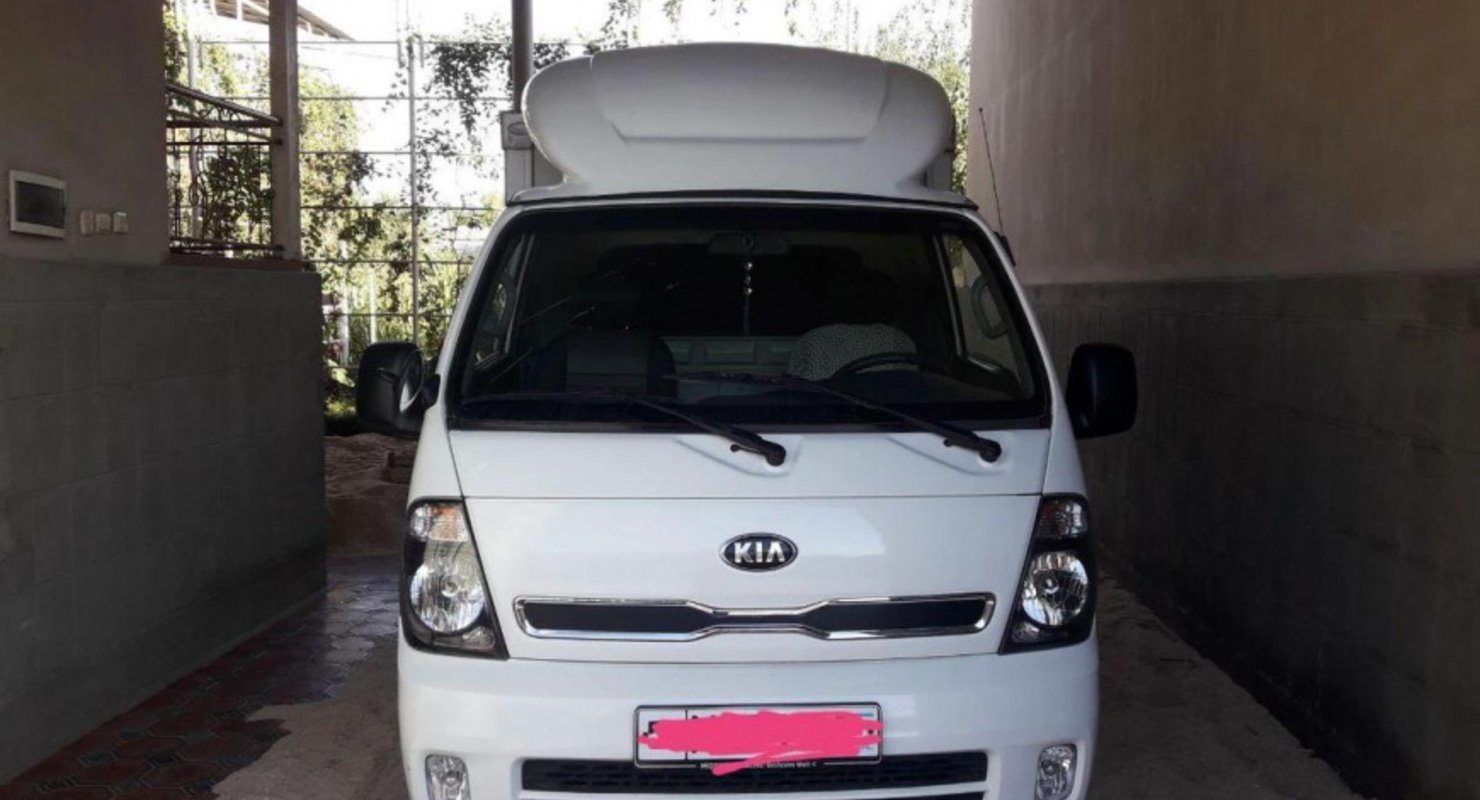 В Сети показали комфортный автодом, сделанный на базе небольшого Kia Bongo