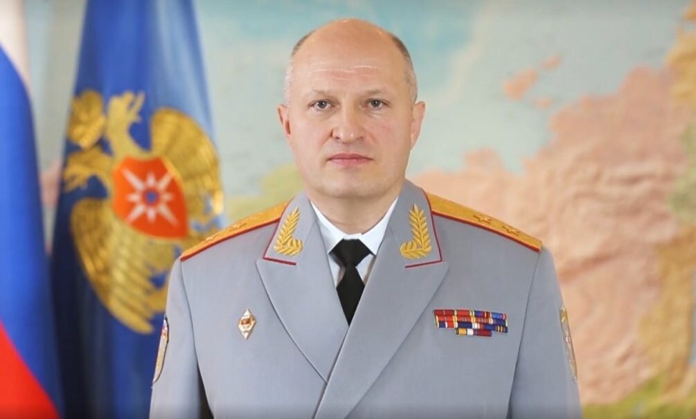 Последние недели выдались для главы МЧС Александра Куренкова весьма насыщенными. С 22 марта и по 8 февраля министр дважды попал в скандальные ситуации.