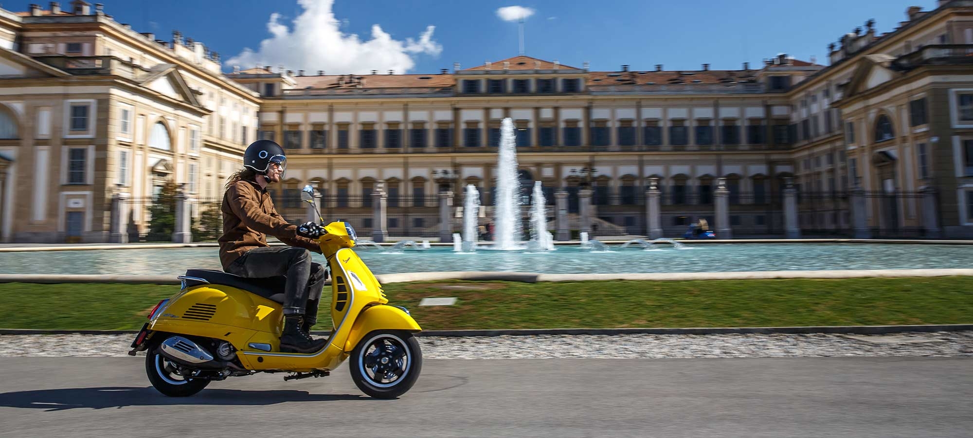 Vespa GTS 300 Yacht Club