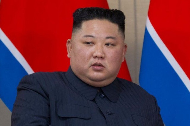 Ким Чен Ын впервые появился на публике после слухов о его смерти