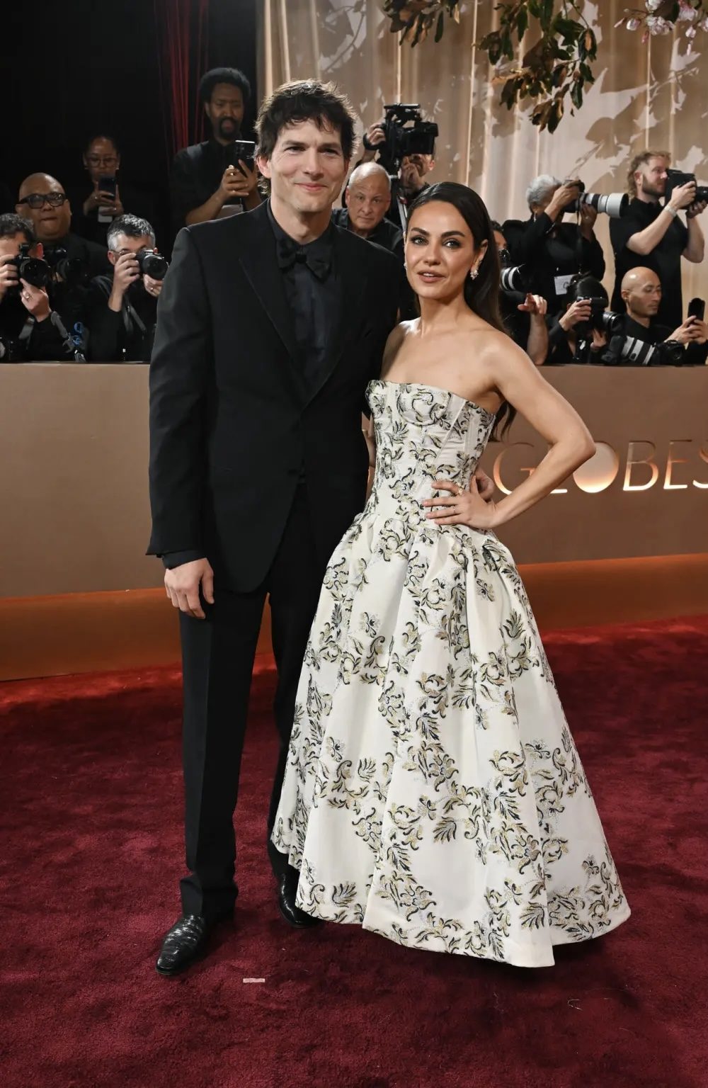  Мила Кунис, Джулия Робертс и Майли Сайрус