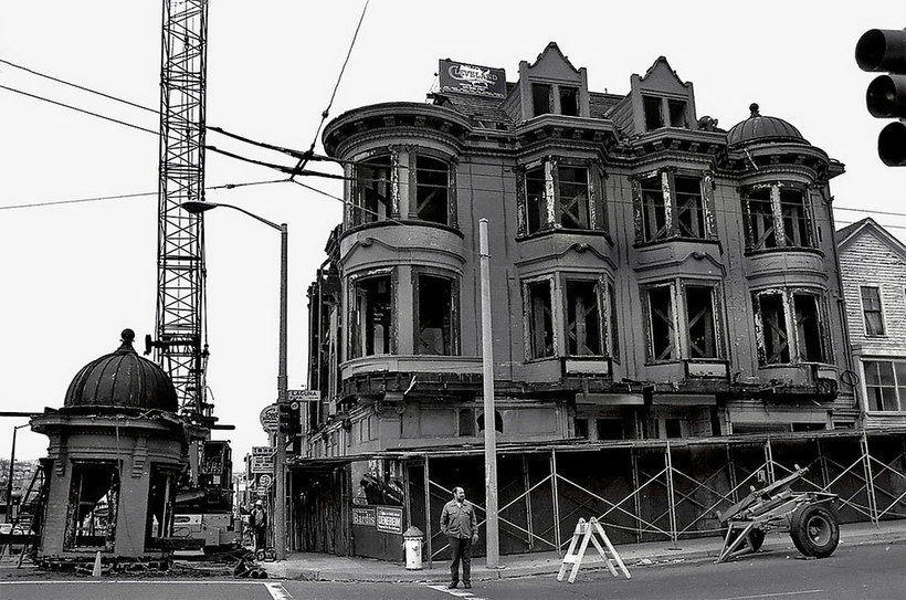 Как викторианские дома переезжали в Сан-Франциско в 1970-е годы СанФранциско, времена, какихто, ВестернЭдишн, Затем, адреса, новые, «переехали», смысле, буквальном, района, доллар, здания, великолепные, города, реконструкции, проекта, реализации, рамках, проданы