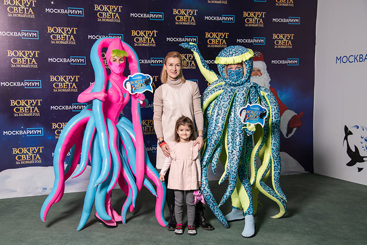 Павел Деревянко с женой и дочерьми, Анастасия Стоцкая и другие на премьере мюзикла с участием животных Павел Деревянко с женой и дочерьми, Анастасия Стоцкая и другие на премьере мюзикла с участием животных Звезды,Новости о звездах