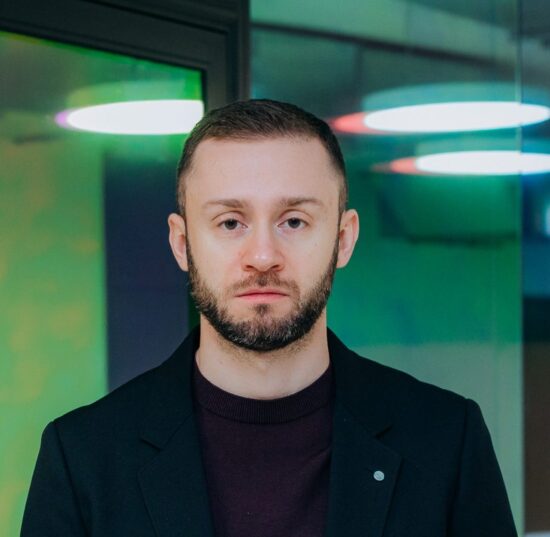 «Проблема не в том, что люди глупые, а в том, что им никто ничего нормально не объясняет»: интервью с эпидемиологом Антоном Барчуком