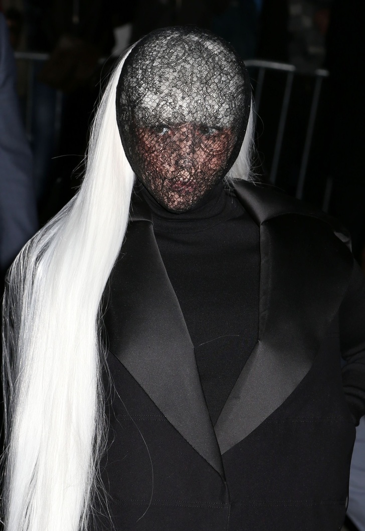 Почему Леди Гага перестала быть королевой эпатажа и ее стиль так сильно изменился с годами? загадочность