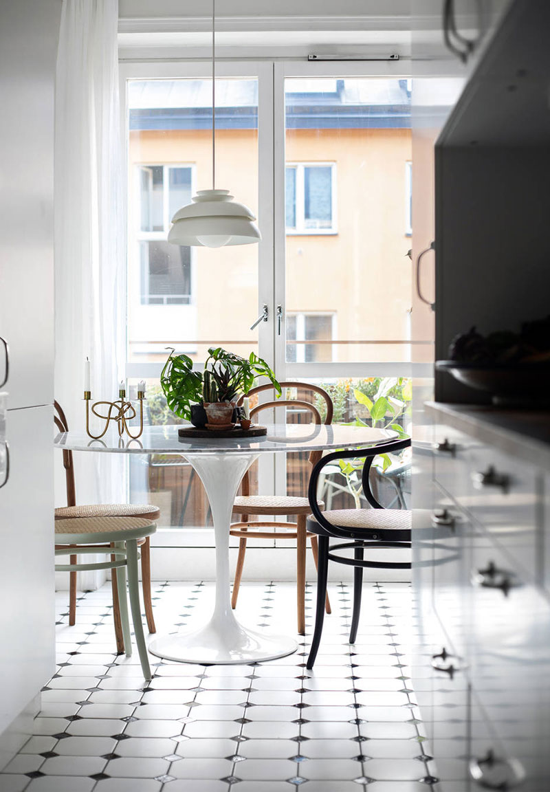 Небольшая шведская квартира с зеленой гостиной (39 кв. м) Небольшая шведская квартира с зеленой гостиной (39 кв. м) зеленый цвет