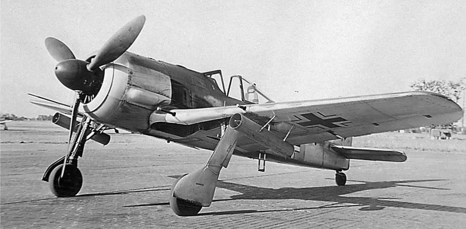 FW 190 A-4 R6 mit WR 21 unter der Fleache