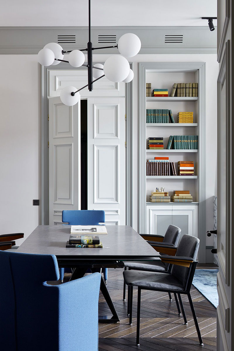 Стильная квартира в оттенках серого в старом доме в Москве Стильная квартира в оттенках серого в старом доме в Москве высокие потолки,интерьер и дизайн,квартира,Москва,Россия,современный стиль,черный цвет