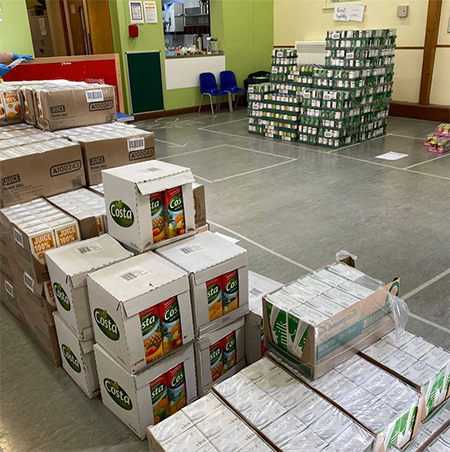 По примеру Кейт Миддлтон: принцесса Евгения и Джек Бруксбенк помогли нуждающимся британцам По примеру Кейт Миддлтон: принцесса Евгения и Джек Бруксбенк помогли нуждающимся британцам Монархи,Британские монархи