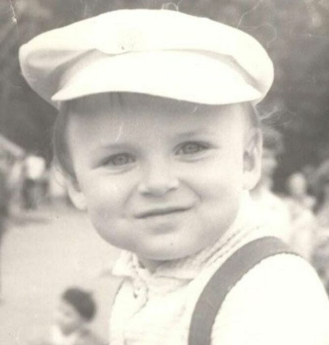 Юлиан в детстве. / Фото: www.mykniga.com.ua