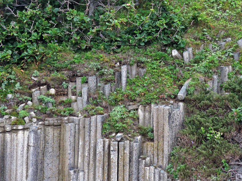 Кунашир: мыс Столбчатый Кунашир: мыс Столбчатый