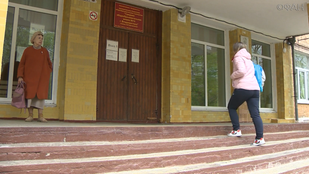 Что происходит в школах Владивостока после казанской трагедии: репортаж ФАН