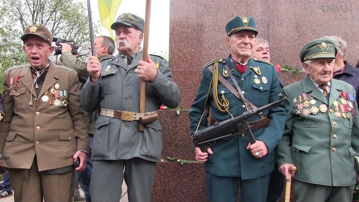 «Москалей на ножи!»: Парад неонацистов в Киеве поддержали 12 тысяч украинцев