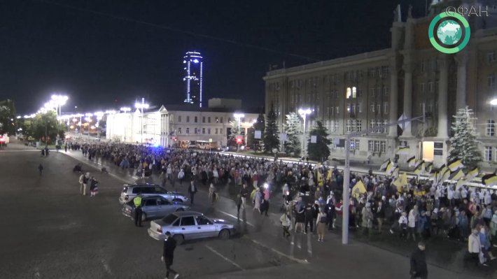 Царский крестный ход в Екатеринбурге объединил россиян и украинцев