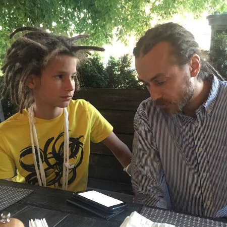 Отец Децла Александр Толмацкий о поведении внука: "Его интересуют только деньги" Отец Децла Александр Толмацкий о поведении внука: "Его интересуют только деньги" Звездные дети