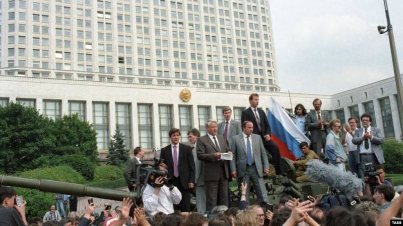 ГКЧП: просто заговор или контрольный выстрел в СССР? ГКЧП: просто заговор или контрольный выстрел в СССР? история,россия