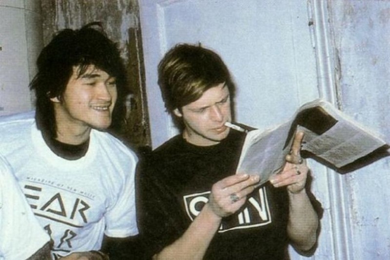  Виктор Цой и Борис Гребенщиков читают западный рок-журнал, 1986 известные, люди, фото