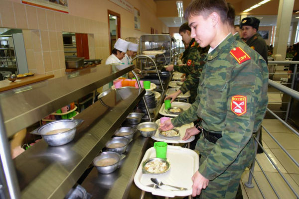 «На еду дети жаловались не раз, но мы им не поверили». Что происходит в Суворовском училище в Ульяновске
