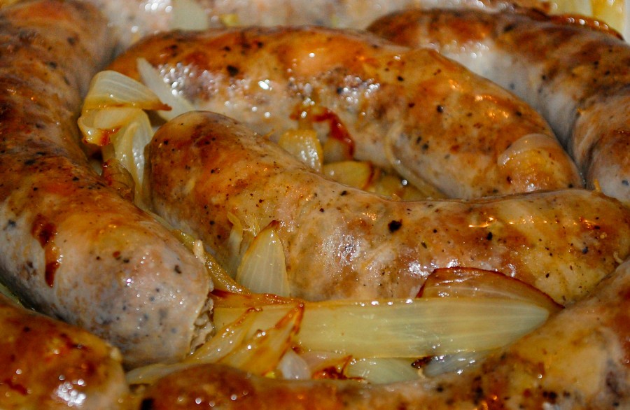 Домашняя колбаска в вине домашняя колбаса,мясные блюда