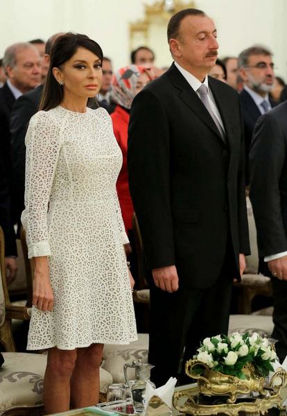 Первая леди Азербайджана затмила икону стиля Меланию Трамп. Только посмотрите на нее! супер, первая леди, азербайджан, меланья трамп