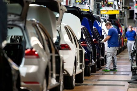 A worker at the Volkswagen assembly line in Wolfsburg, Germany, April 27, 2020. Swen Pfoertner/Pool via REUTERS/File Photo/File Photo