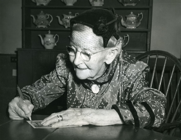 Как примитивная живопись Бабушки Мозес повлияла на ход холодной войны Как примитивная живопись Бабушки Мозес повлияла на ход холодной войны живопись