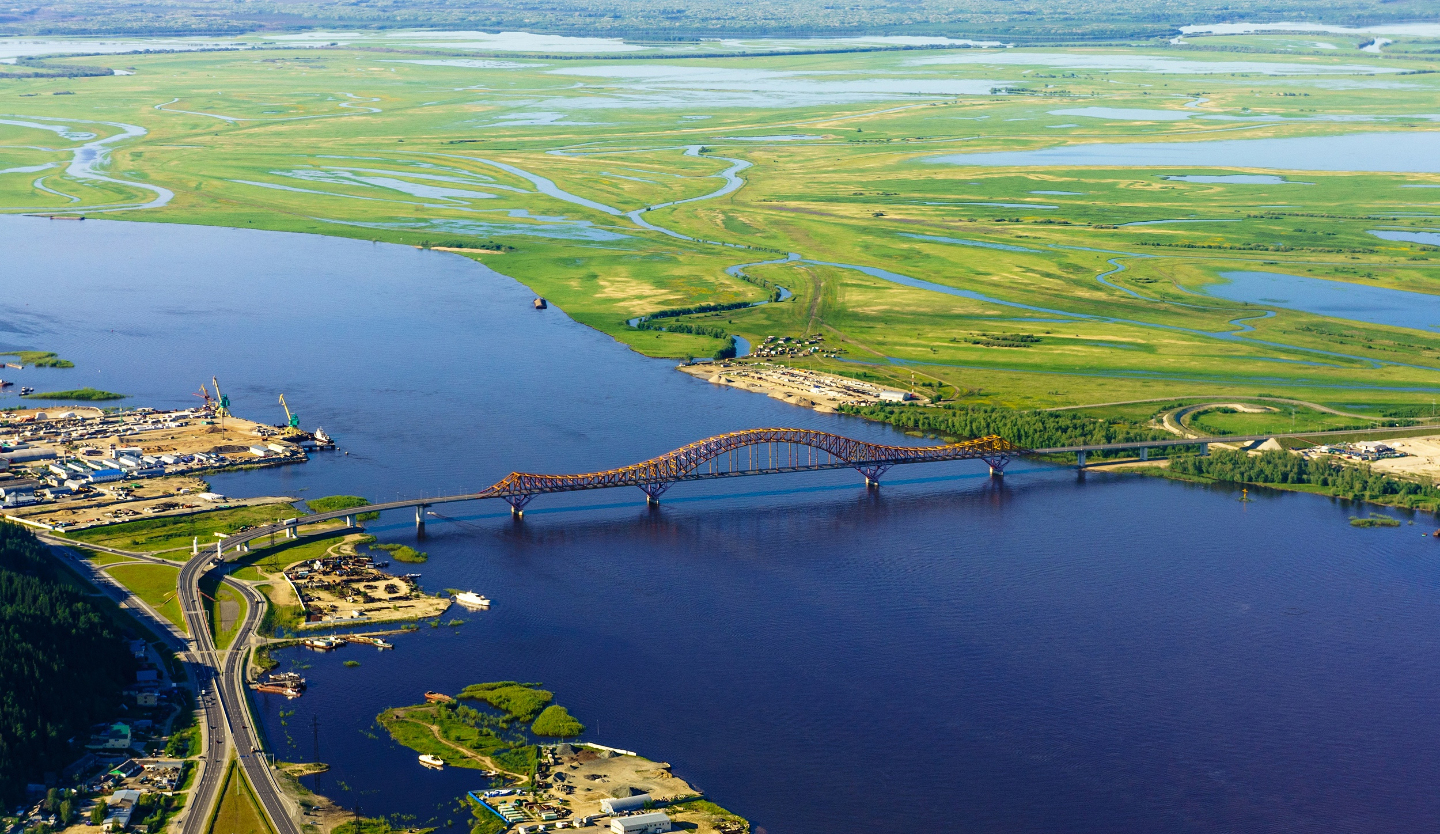 Мост «Красный Дракон» через Иртыш близ Ханты-Мансийска