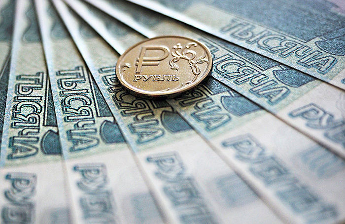 Рубль перешел к укреплению в преддверии дня налоговых выплат